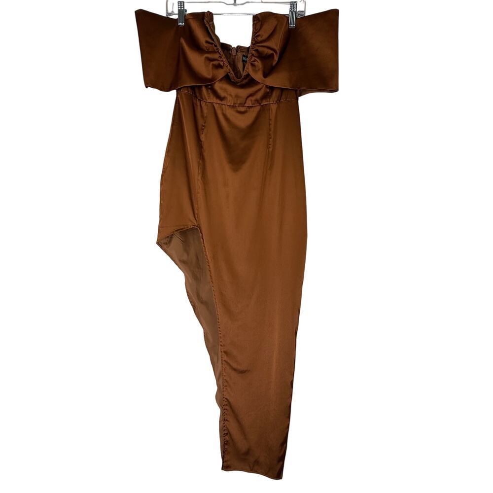 Fashion Nova Stunning Camel Brown Satin Off-Shoulder V-Wire Maxi Dress Size‎ M
